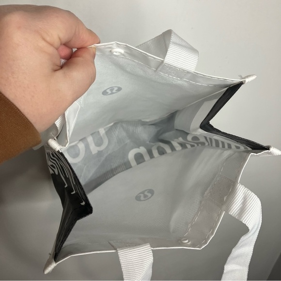 Lululemon reusable bag small black & white - Picture 4 of 6